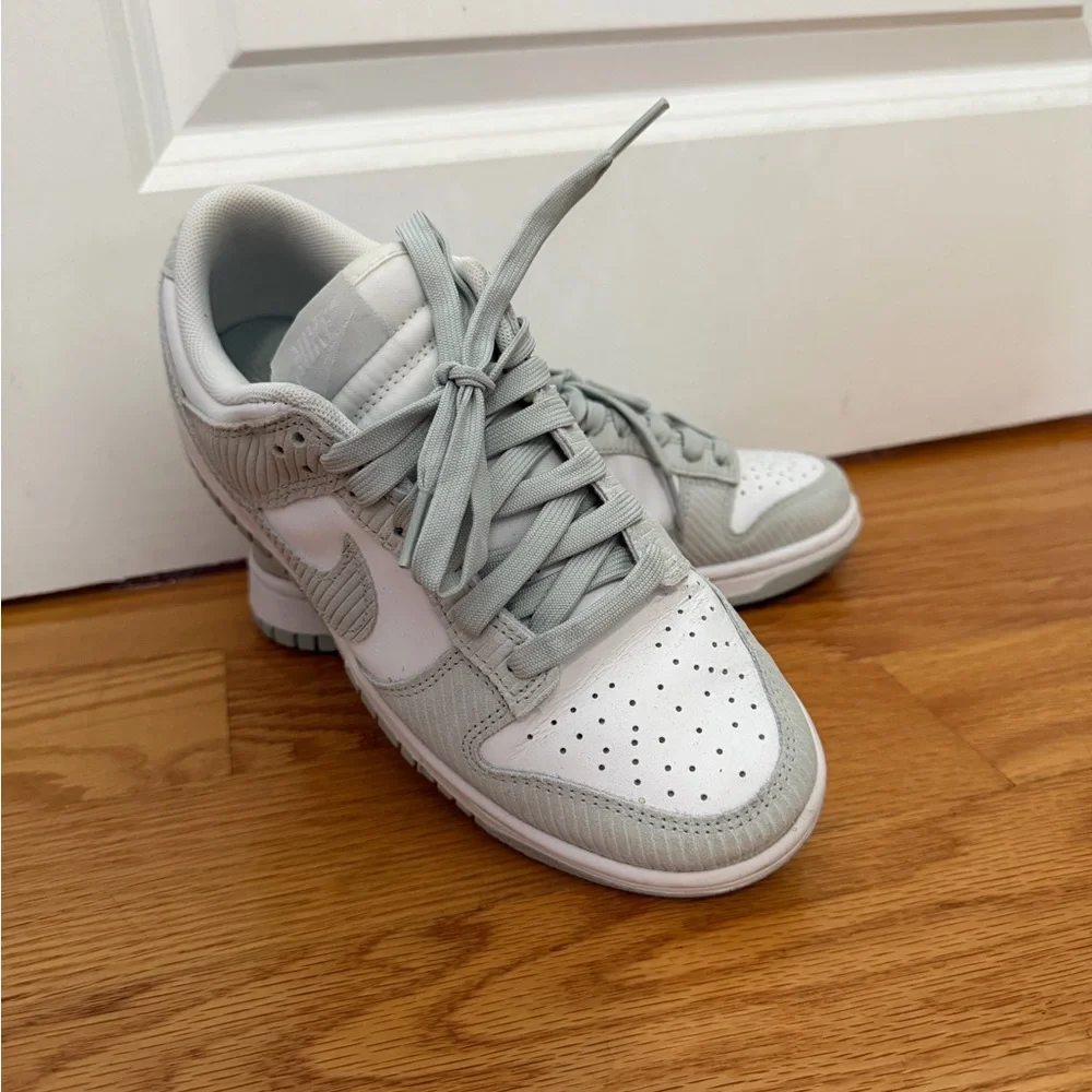 Nike Women's Dunk Low in Light Silver Corduroy - Picture 3 of 6